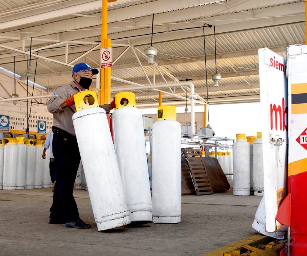 Combugas dura más. Ahora recibe tu tanque de hasta 45 kg hasta la puerta de tu casa 